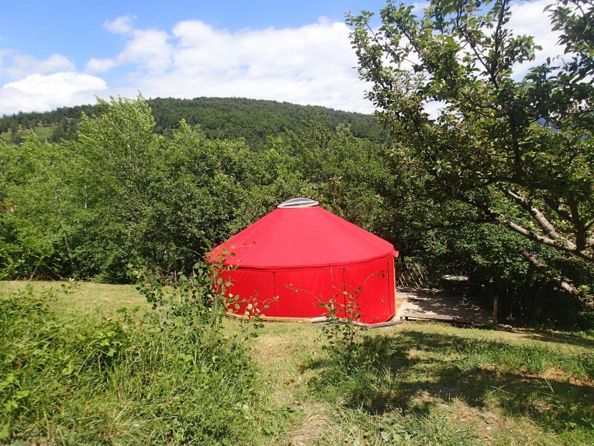 Eco-Hotel Et Yourtes Du Mercantour Guillaumes Εξωτερικό φωτογραφία